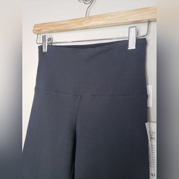 Svelte Small NWT Dark Grey Tummy Control Cropped Ruched Capri Leggings Yoga - Picture 2 of 11